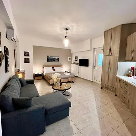 Lia'S Luxury Apartment - Near Airport Koropion Exterior photo