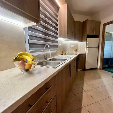 Lia'S Luxury Apartment - Near Airport Koropion Exterior photo