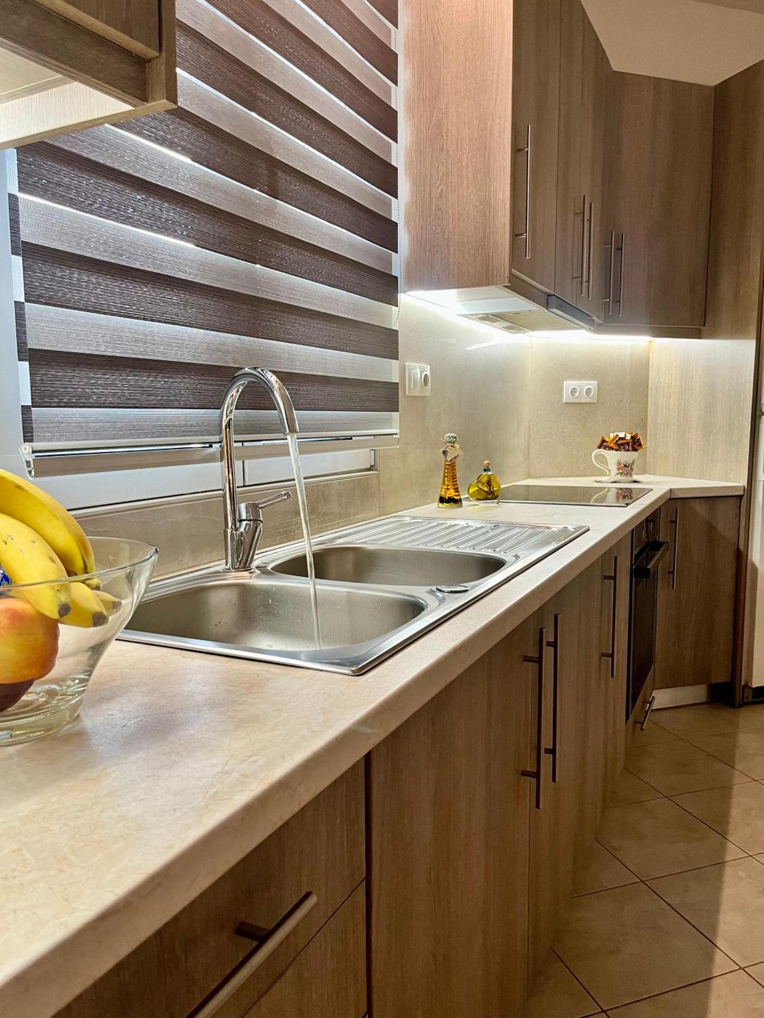 Lia's Luxury - Near Airport Apartment *