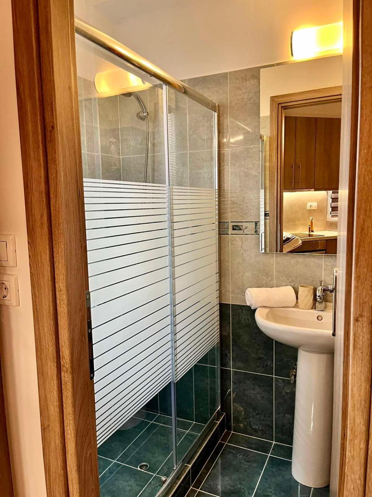 Lia's Luxury - Near Airport Koropion
