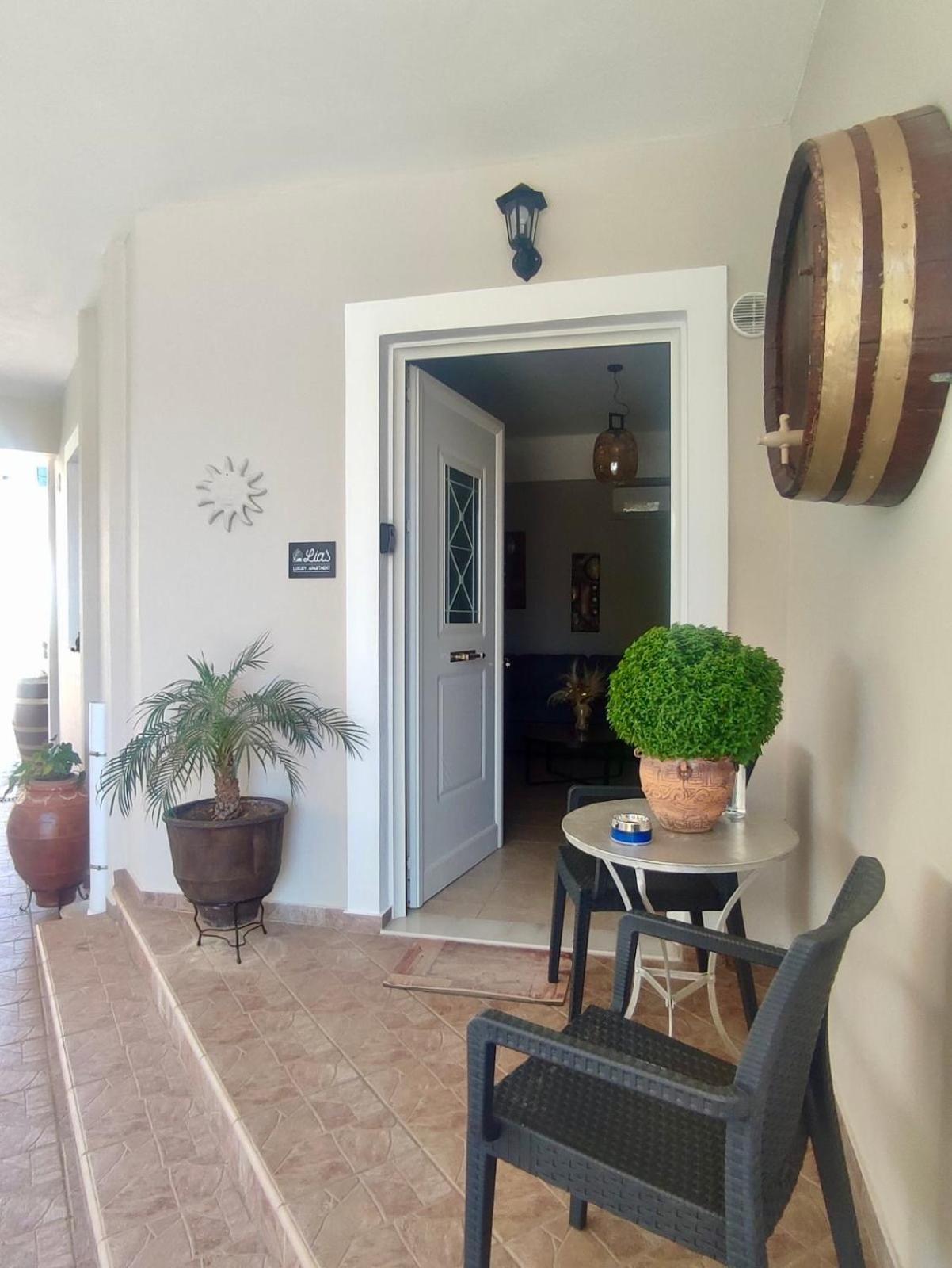 Lia's Luxury - Near Airport Apartment Koropion